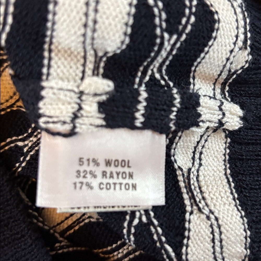 St. John Navy and White Patterned Sweater Vest - Picture 5 of 8